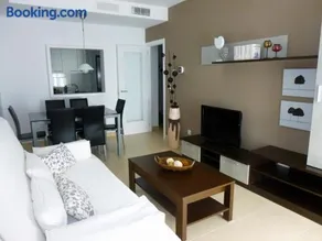 Apartamento con piscina - Image 3
