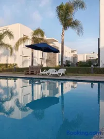 Appartement Familial avec Jardin Privé et Accès Piscine - Image 2