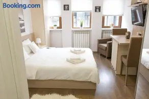 Grand Central Accommodation - Smardan - Image 1