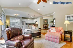 4 Mi to Fenwick Island: Home w/ Pool Access & Deck - Image 3