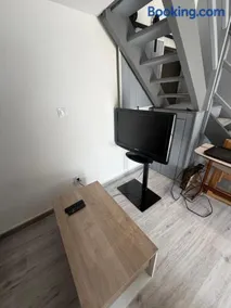 Studio toutes commodités avec mezzanine - Image 2