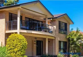 4 Bedroom modern house opposite Wallis Lake - Image 2