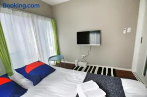 QU302 EPrivate 2BR Home with Living Room and Kitchen, Separate Bath and Toilet, Sleeps 4 - Image 5