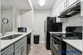 Halsten at Vinings 2515 Comfy 1 Bed 1 Bath - Image 1