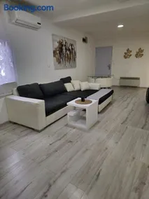Apartment Aria - Image 2