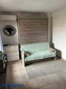 studio climatisé proche port et plages - Image 3