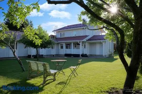 Westbay Inn - Image 1