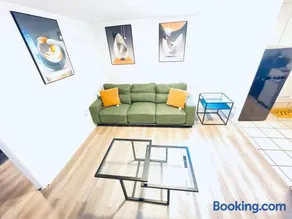 Serene Apartment by CityLux - 10 mins from Airport - Image 2