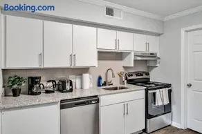 Minimal 1BR in the Heart of Durham - 2nd Floor - Image 2