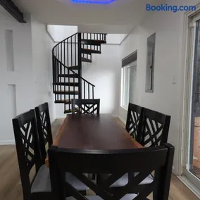 Unique 3-bed Lakefront Container Home - Image 4