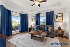 Lakefront Villa 5BR w Private Pool Boat Parking Golf and Tennis - Image 2