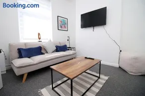 Bristol Street (2BR FREE parking)| Cohost Partners - Image 2