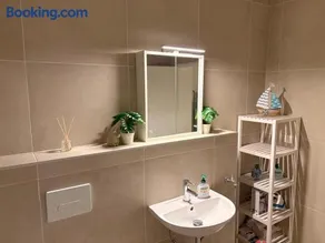 Gemütliche Wohnung mit TV, Balkon und Küche - Image 3