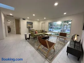 The Sun House - 3 Bed, 2 Bath, Private Pool, Fire Pit, Huge Backyard - Image 4