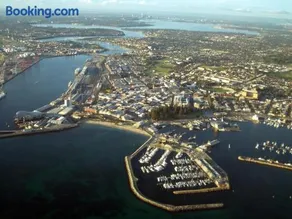 Fremantle Accommodation Villas Arundel St - Image 5