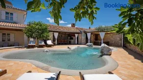 Family villa Elizabeta with pool in Umag - Image 2