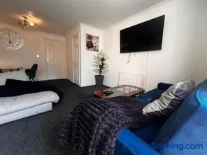 Exotic Maidstone Home - Image 1