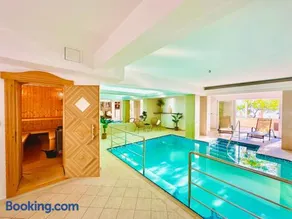 Luxury Seaside Villa with a classic Mediterranean Olive Garden, a fully equipped Professional Kitchen, Pool, Sauna, Padle Boards and Canoe - Miolin Beach House - Image 4