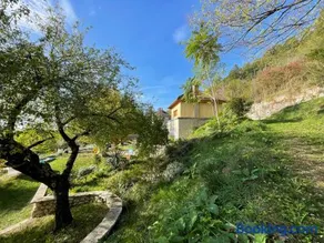Jolie cabane avec jacuzzi pour les amoureux de la nature - Image 2