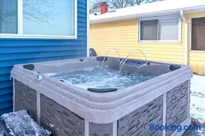 Cozy Winter Retreat with Hot Tub & Lakefront Views - Image 4