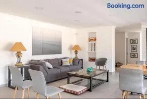 Alojamiento entero en moderna casa en condominio - Image 1