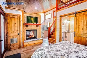 Modern Cabin with Sauna, Tub, Firepit and Views - Image 4