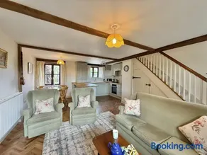 Wisteria Cottage - Image 1