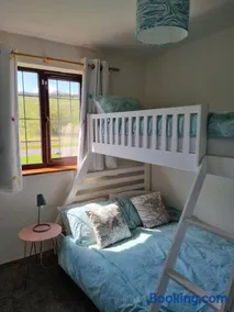 Sandpiper Cottage: cosy home near the beach - Image 4