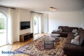 Ganzes Haus mit viel Platz für Familie und Freunde - Image 3