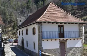 Alojamientos Rurales Apezarena - Image 1