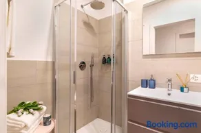 Magic Deluxe Suites - Free Parking - Image 3