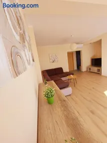 Holiday house with swimming pool Iva - Image 4