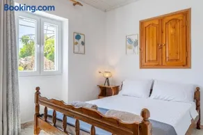Cottage Ambelaki - Image 1