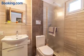 Erosaria Suites - Image 4