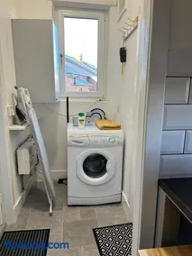 Luxury 1BR Flat Central Dumfries Self Check-in, Parking, Wi-Fi - Image 3