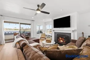 Remodeled 4BR Bayfront Home | Sleeps 12 | Stunning Views + BBQ Patio - Image 1