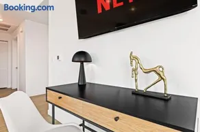 Spacious 1-BD with Stunning City Views in DTLA - Image 3