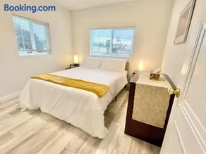 Cozy 2BR Upper Unit Near Airport & Seattle DT - Image 1
