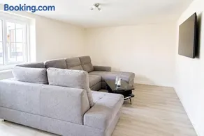 15Min Walk to Ghent Center Stylish 3BR & 1LR Apt - Image 1