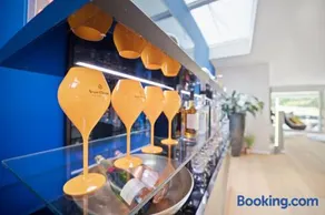 Exclusive spacious Apt. with garden in Zurich - Image 2