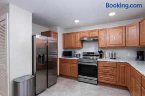 Updated Family-sized Home in Heart of Rutland, Near Slopes, EV Level 2, Hot Tub - Image 1