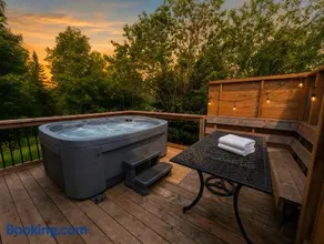 Shack Cozy with Spa near Massif Charlevoix & MSA - Image 1