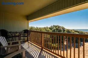 Castaway by Oak Island Accommodations - Image 4