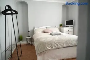 4 Cross Ifor Terrace - Merthyr Tydfil - Cosy House - Sleeps up to 7 - Image 4