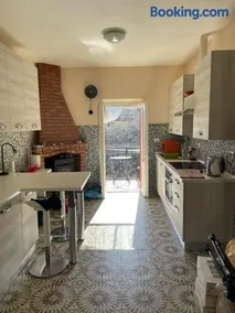 Beautiful Open Plan Studio Apartment with a fantastic balcony view - Image 3
