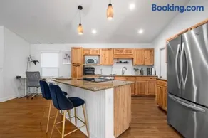 Family friendly - Fire pit -4 min to UF - Spacious - Image 3
