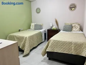 Modern Oceanfront Retreat 2BD 2BDR Wifi Pool - Image 1