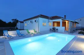 Holidayhouse Alirio with heated pool. - Image 2