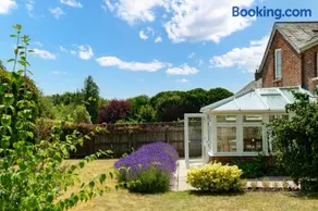 Charming Cottage - Image 3