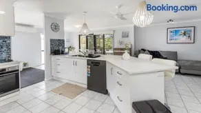 Family Holiday Home At Sandstone Point - Image 3